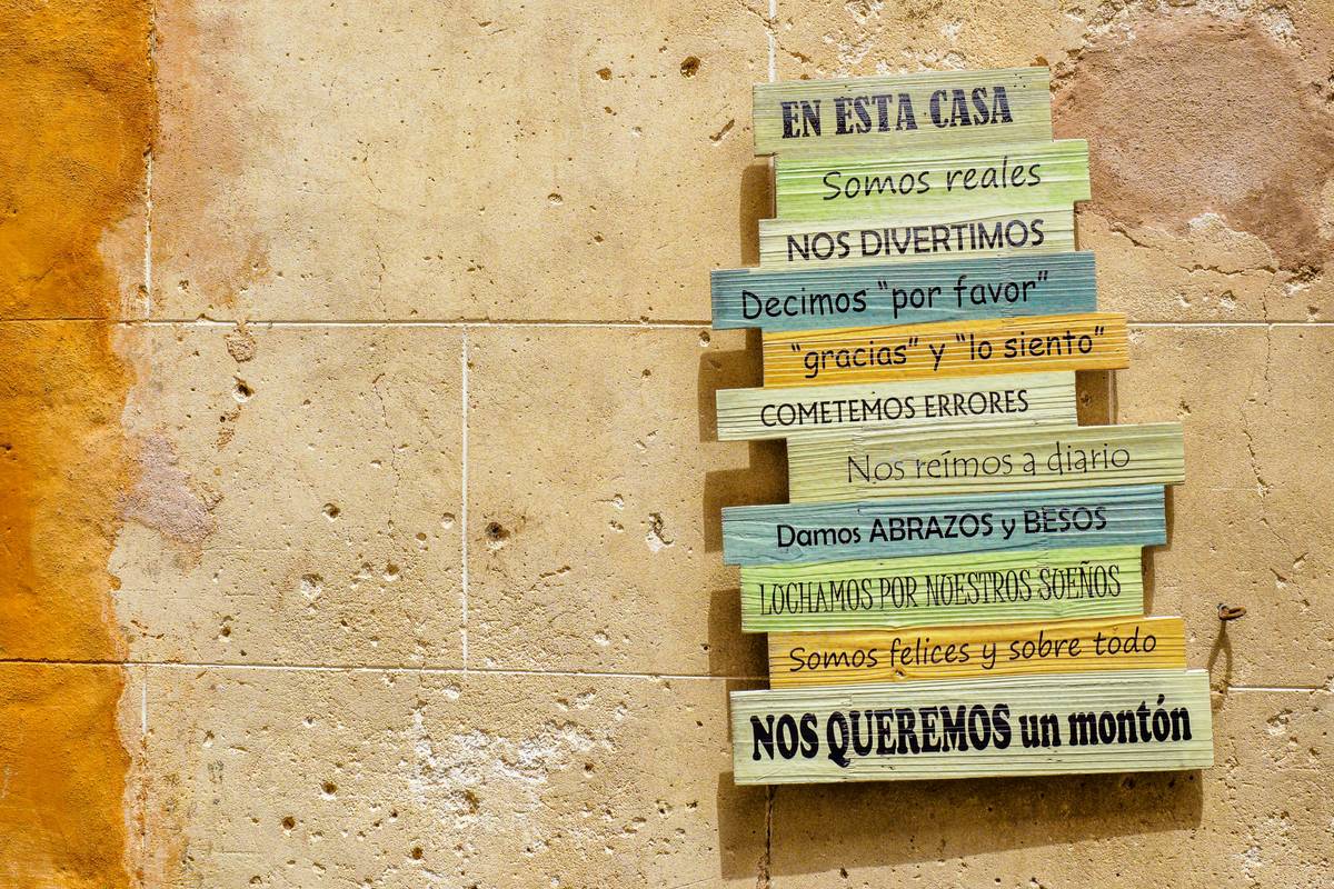 Traveler confidently ordering food in Spain using learning to speak spanish for travel techniques