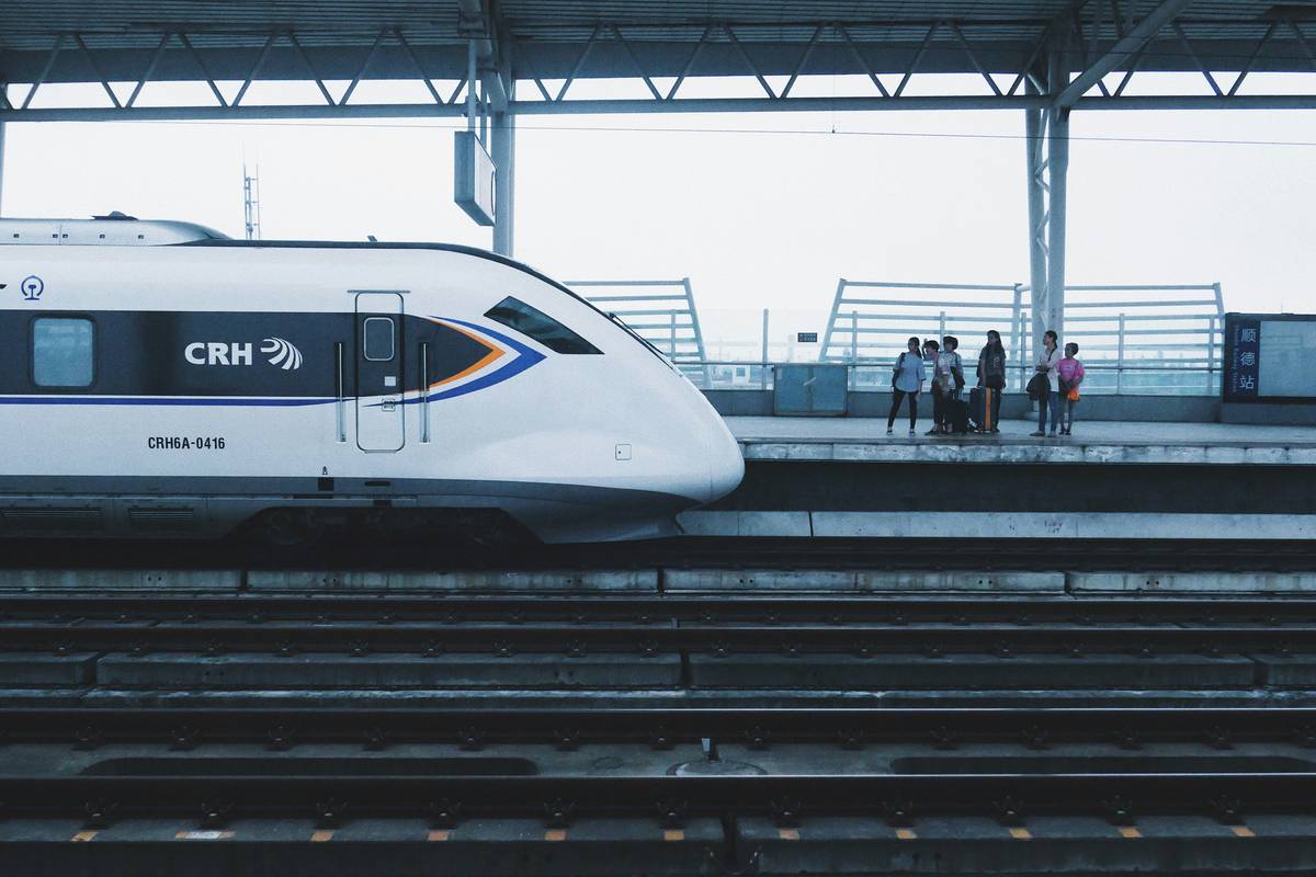 learning spanish for travel through real-world listening practice with headphones and smartphone